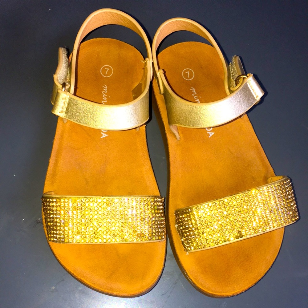 I’m selling Mimi Moda they are size 7 brown/gold
